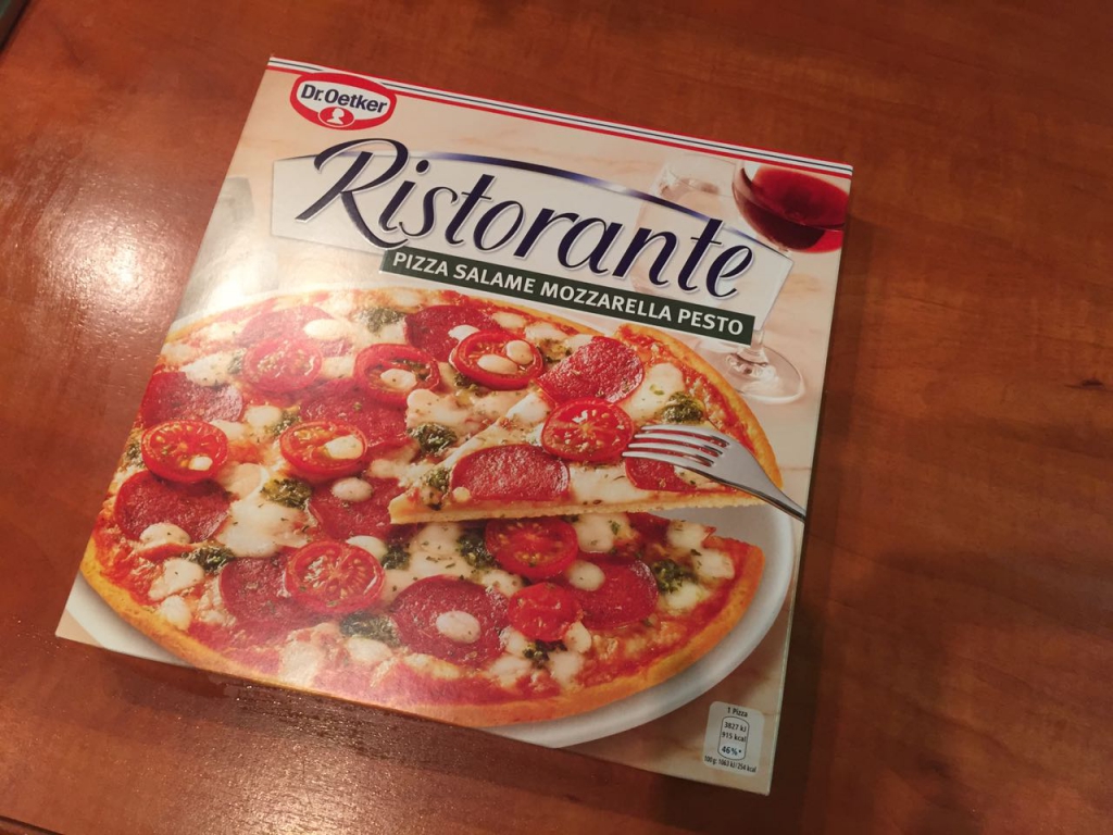 Пиццa Ristorante "Salame, Mozzarella, Pesto" - Пиццa Ristorante Dr. Oetker бьeт вce peкopды пo cъeдaeмocти