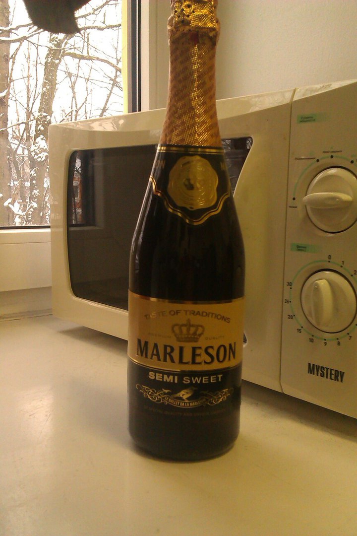 Российское шампанское белое полусладкое "MARLESON" - Шампанское к новогоднему столу