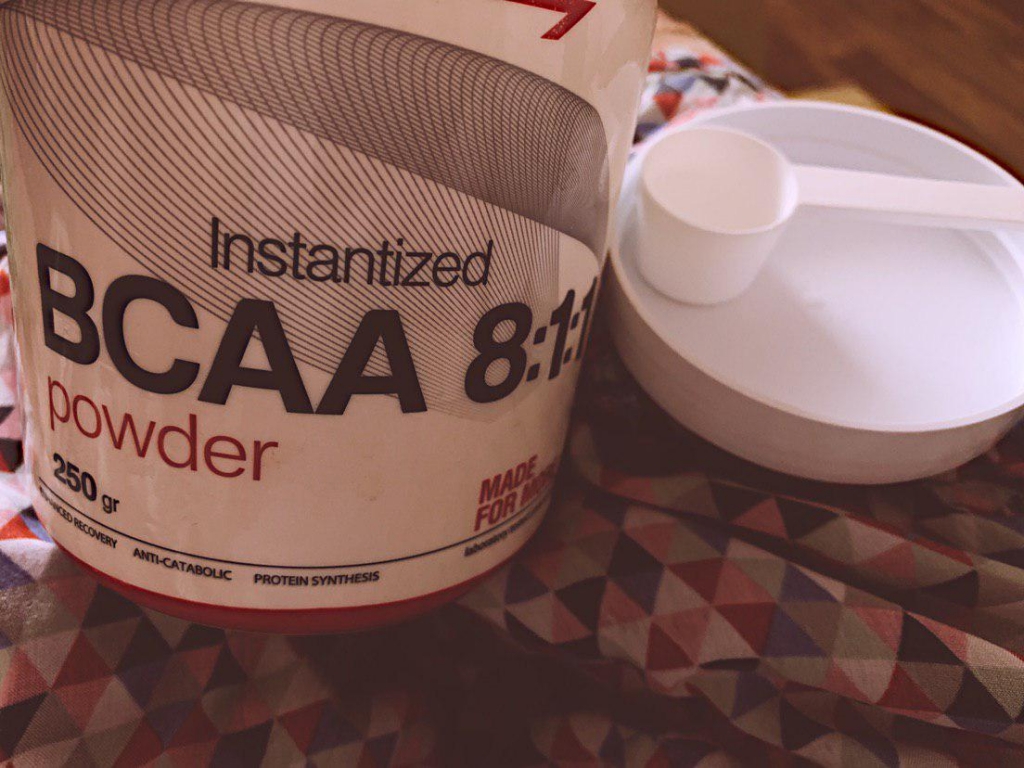 Be First BCAA 8:1:1 Instantized Powder - помогает для серьезного бодибилдинга