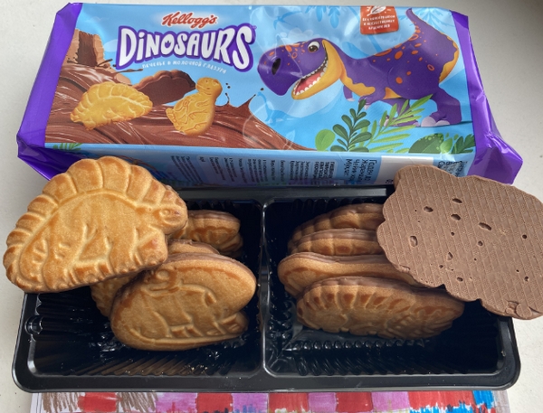 Печенье в молочной глазури Dinosaurs - Много дино в одной упаковке
