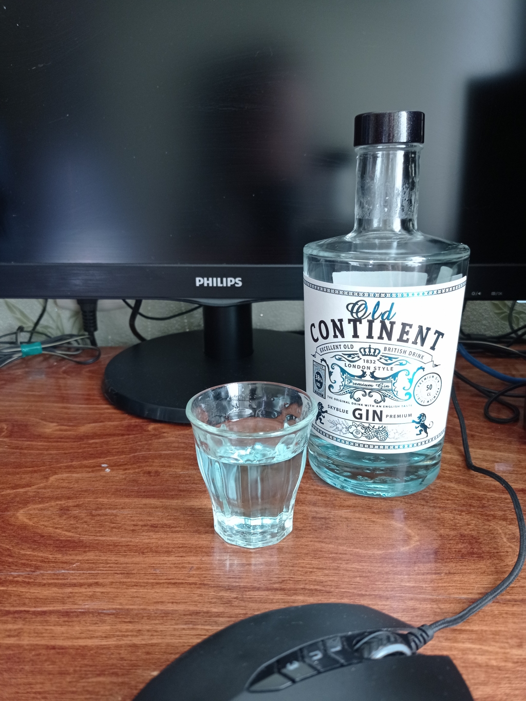 джин Old Continent - Приятный аромат и можжевеловый вкус