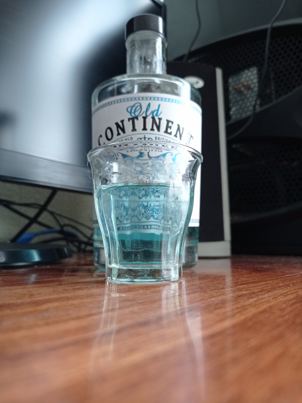 джин Old Continent - Приятный аромат и можжевеловый вкус