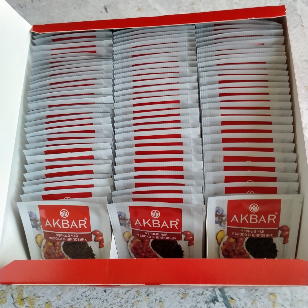 Чай Akbar Яблоко и Шиповник-черный цейлонский - Чай черный цейлонский с измельченными натуральными компонентами