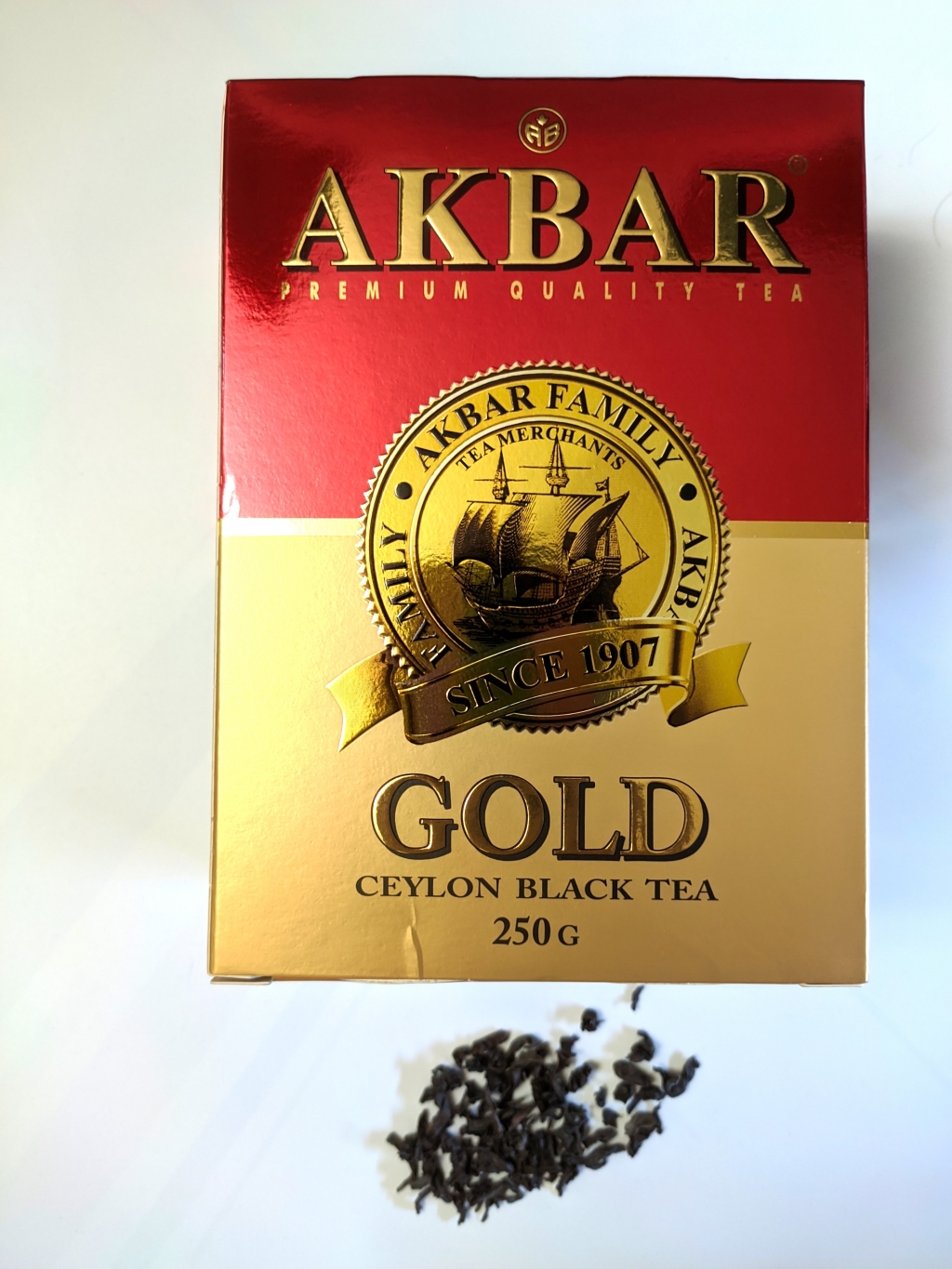 Чай черный среднелистовой  Akbar Gold Красно-Золотой, 250 г - Черный чай высокого качества