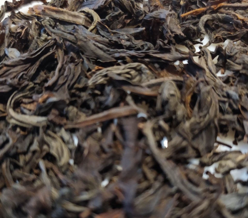 Akbar Корзинка крупнолистовой черный чай, 350 г - Заварка  очень насыщенная, крепкая, ароматная