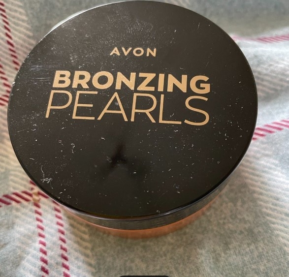 Бронзер в шариках Avon Bronzing Pearls - Необычные румяна в шариках от Avon я заказала из любопытства.